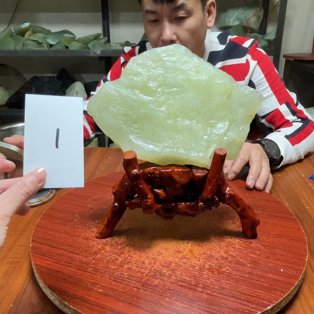 蛇纹石玉未镶嵌原石1