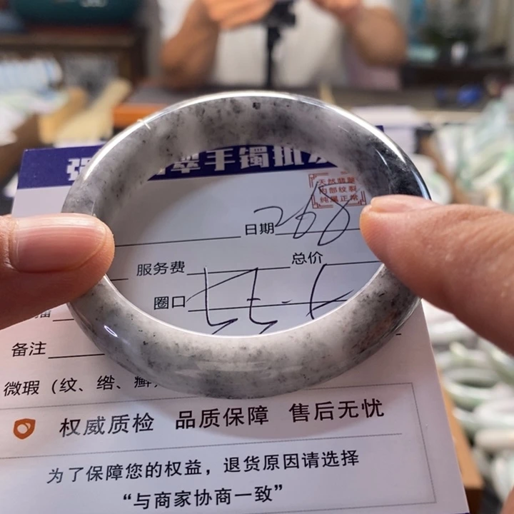 翡翠手镯未镶嵌翡翠手镯未镶嵌