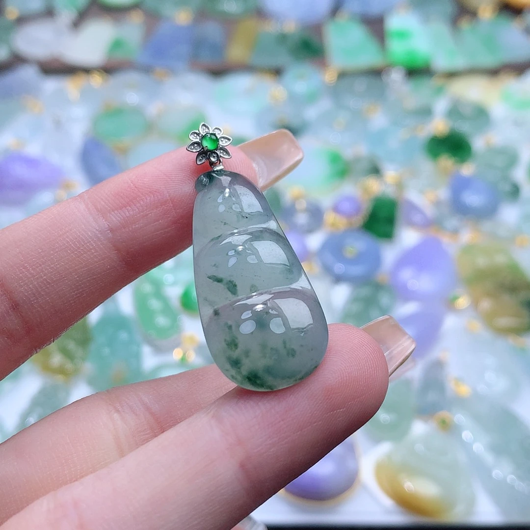 翡翠颈饰未镶嵌翡翠