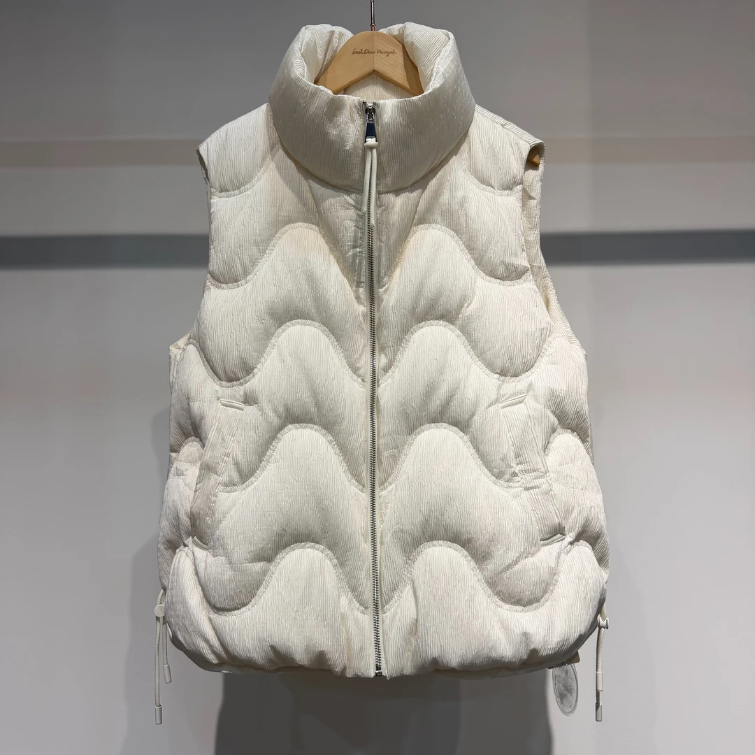 【萨拉迪恩】90白鹅绒 时尚肌理感潮流保暖秋冬羽绒马甲女