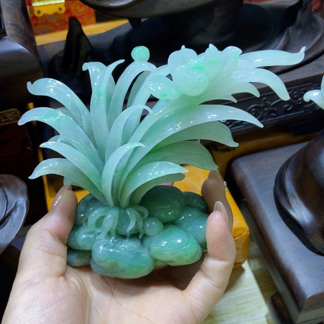 未镶嵌挂件翡翠t**k好看的翡翠兰花