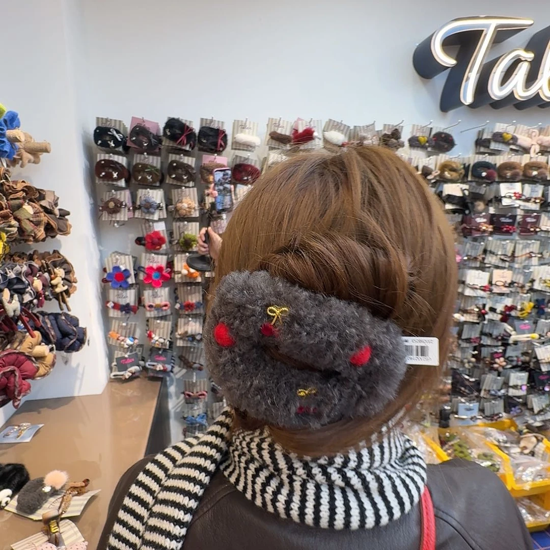 布艺铁合金灰色贝壳抓夹樱桃