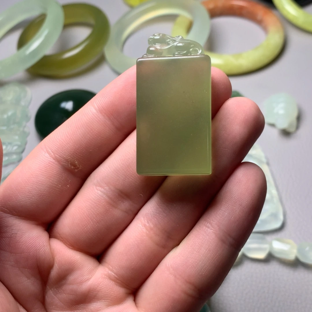 【闪购商品】蛇纹石玉未镶嵌岫玉