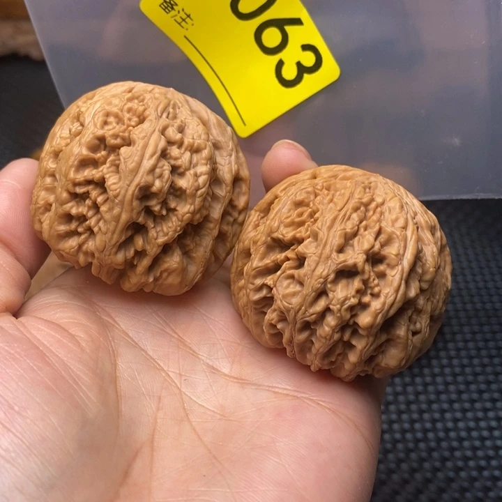 核桃把件2063.45尺大粗筋