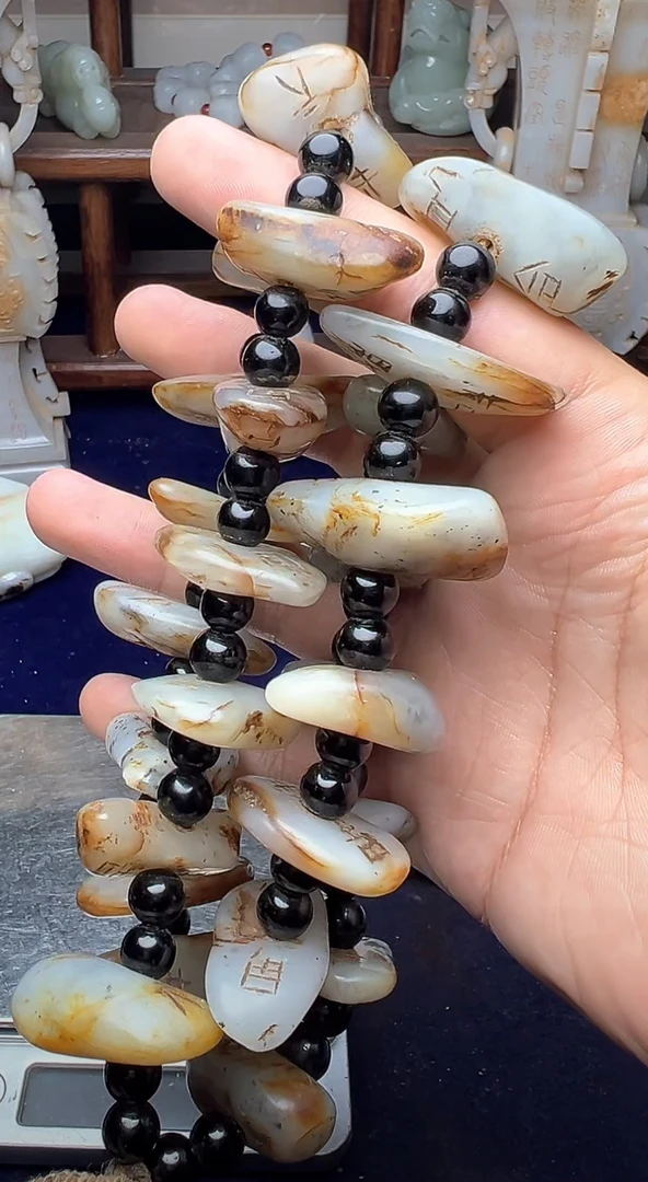 收藏新疆精品摆件