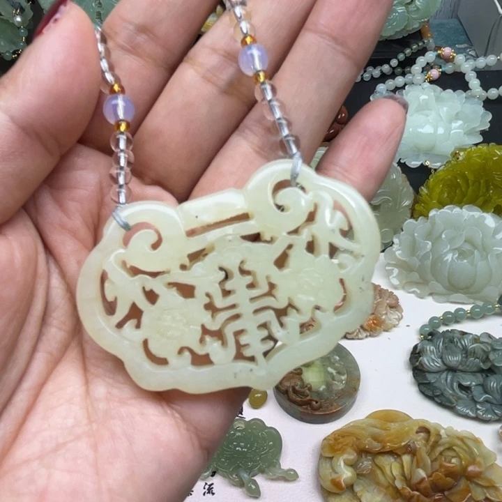 蛇纹石玉未镶嵌颈饰