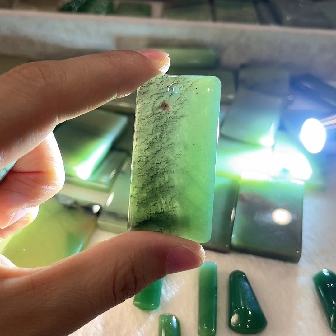 密玉（石英质玉）未镶嵌颈饰