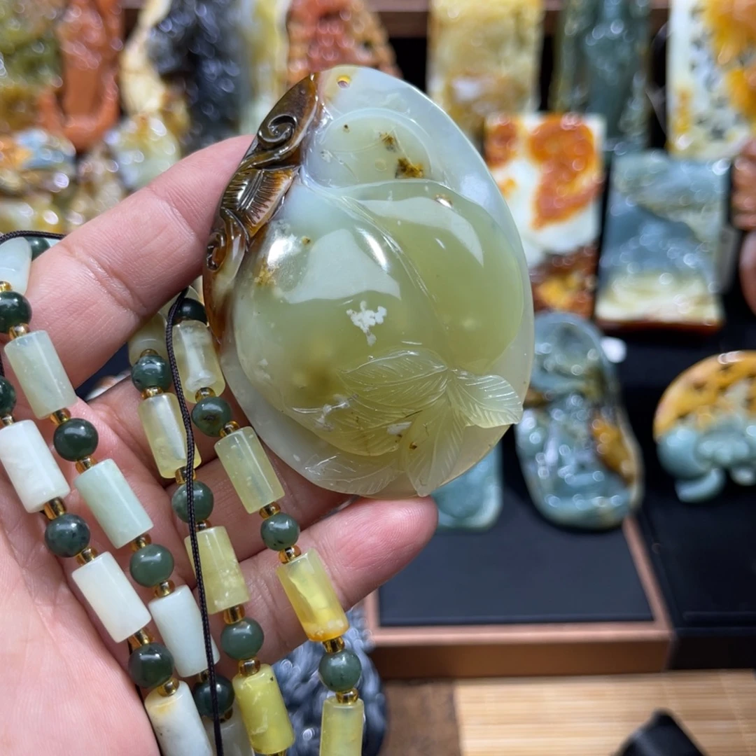 蛇纹石玉未镶嵌颈饰