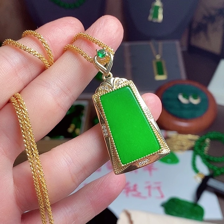 翡翠18K金镶嵌吊坠(赠链)10