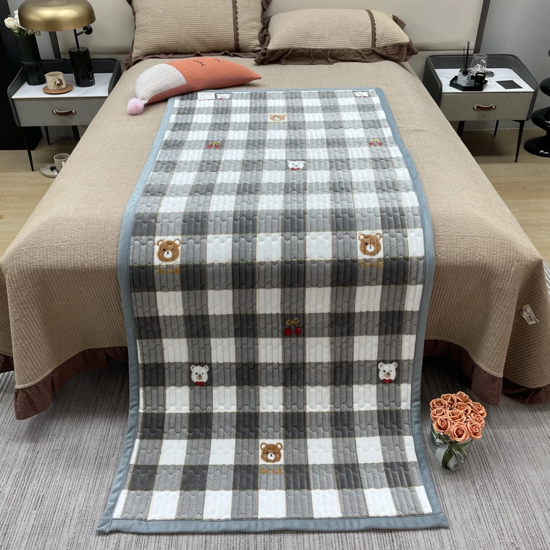 学生宿舍牛奶绒床盖单人沙发垫防滑床盖三层加厚可机洗