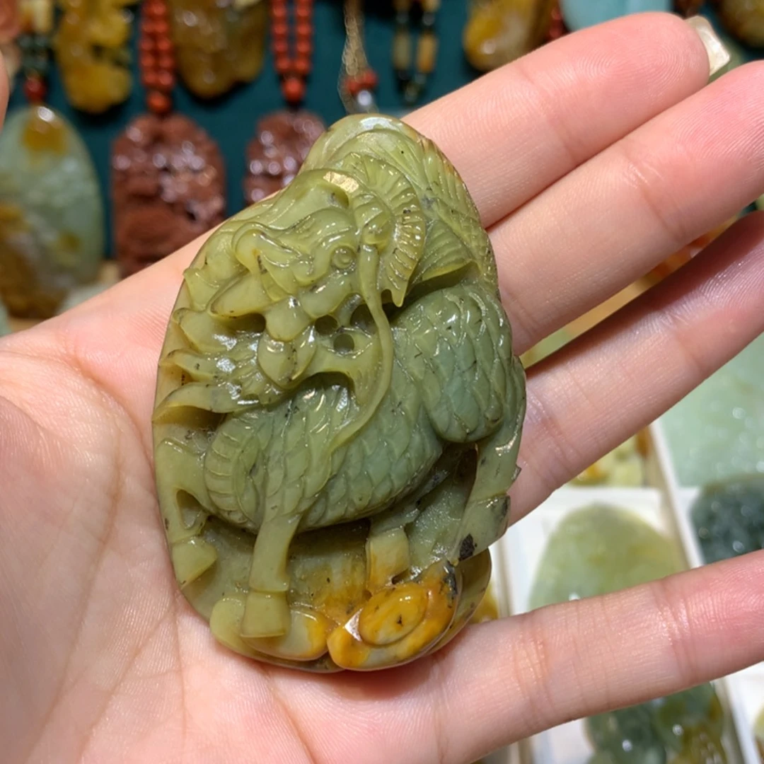 蛇纹石玉未镶嵌颈饰