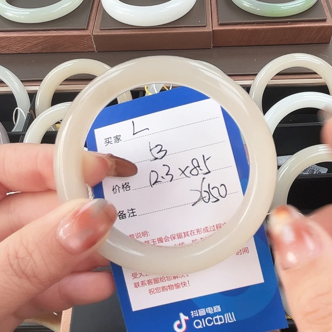 桶***桶和田玉未镶嵌手镯