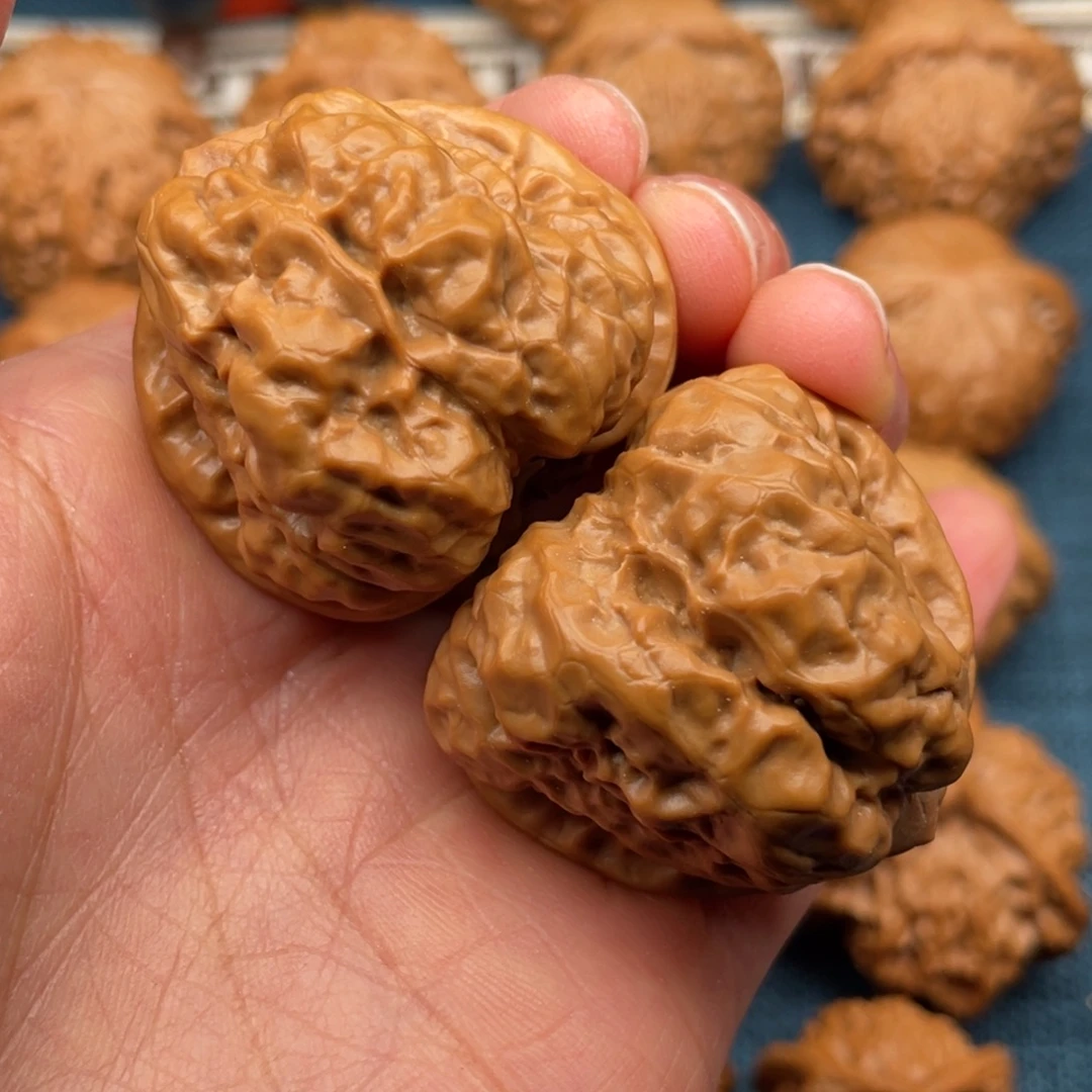 文玩核桃把件39全品毕业三角开背