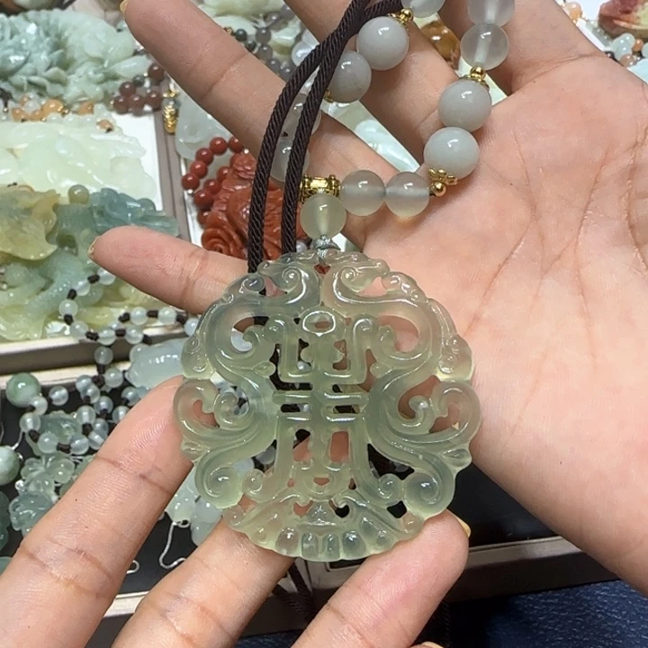 蛇纹石玉未镶嵌吊坠