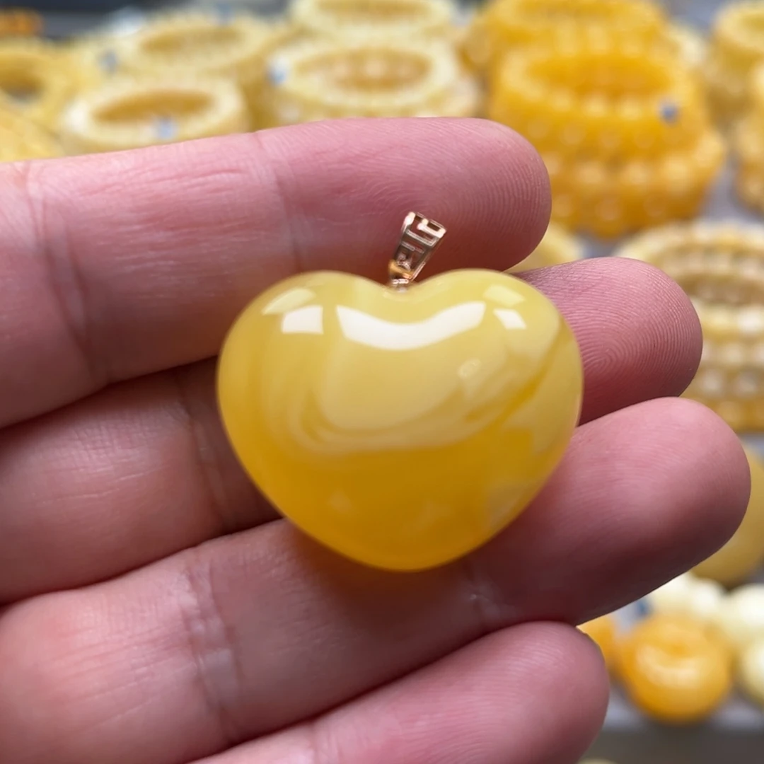 琥珀18K金镶嵌颈饰吊坠