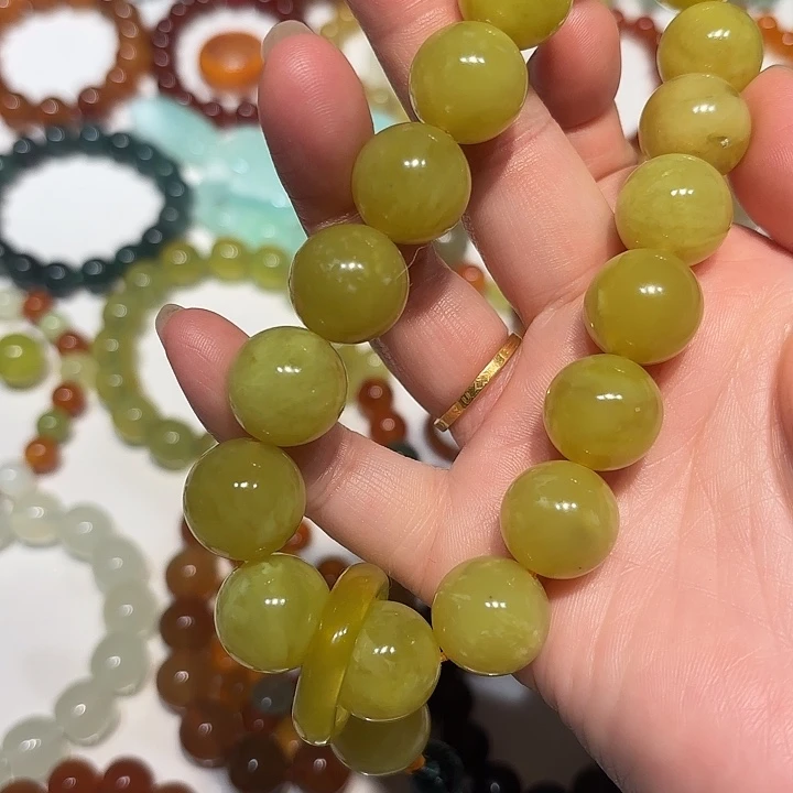 蛇纹石玉未镶嵌手持