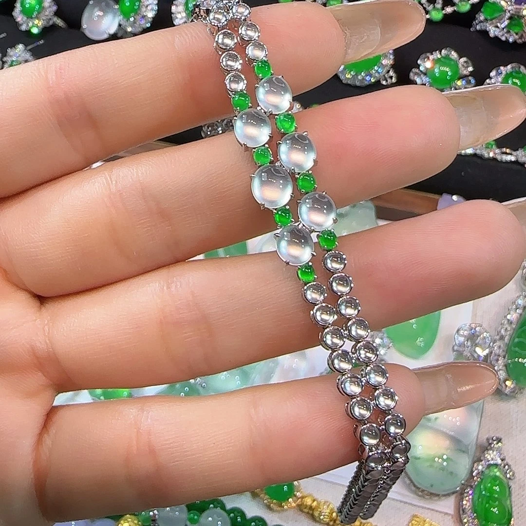 翡翠18K金镶嵌戒指