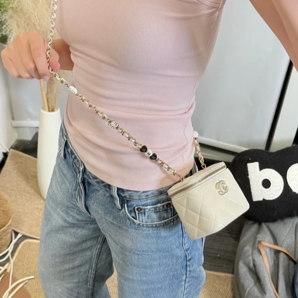 95新 Chanel/香奈儿 23p 爱心链条斜挎盒子包