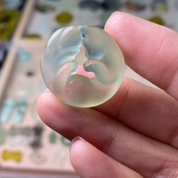 蛇纹石玉颈饰未镶嵌