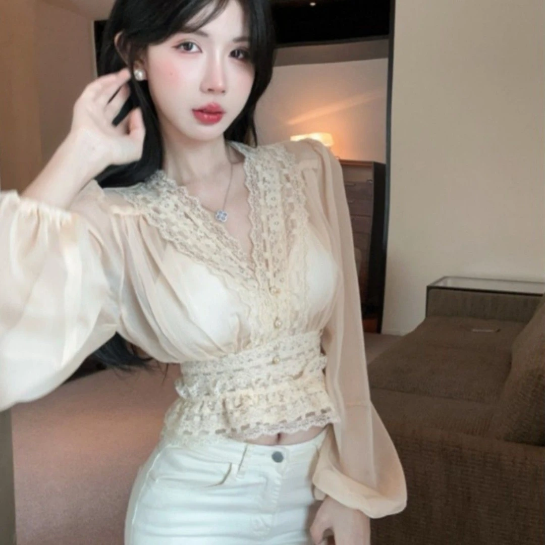 法式蕾丝提花雪纺长袖衬衫女设计感小众秋冬独特别致绝美短款上衣