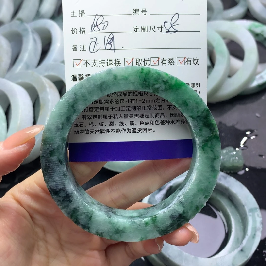 定制翡翠手镯未镶嵌砖**姐
