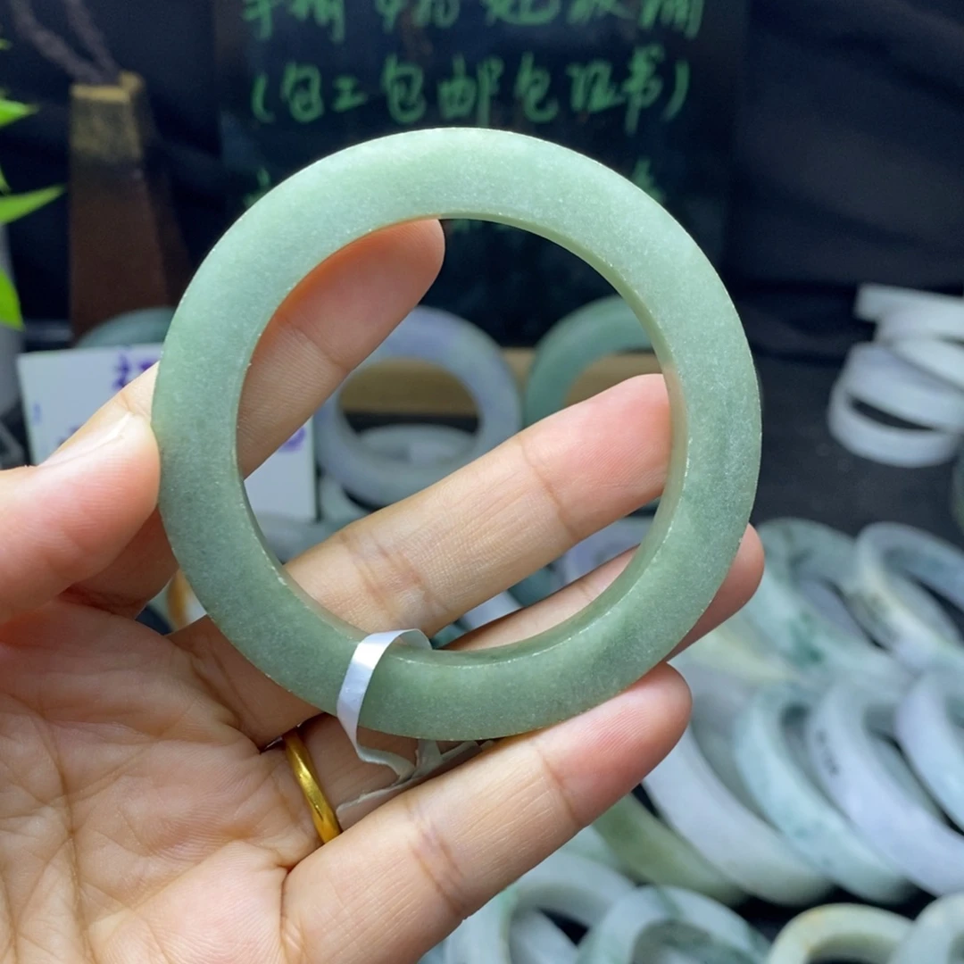 定制翡翠未镶嵌手镯