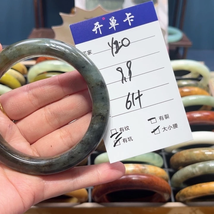 蛇纹石玉手镯未镶嵌饭****饭