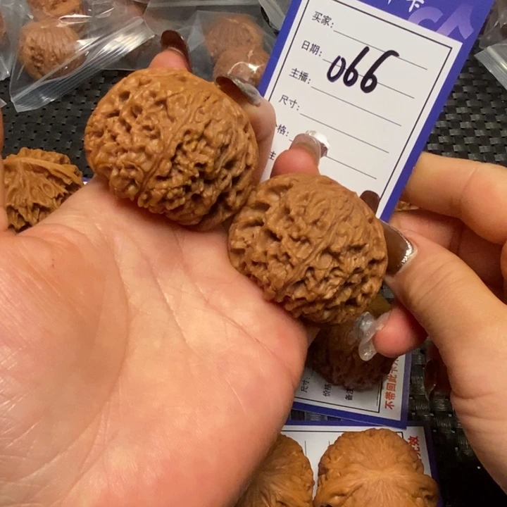 文玩核桃把件066南疆石45