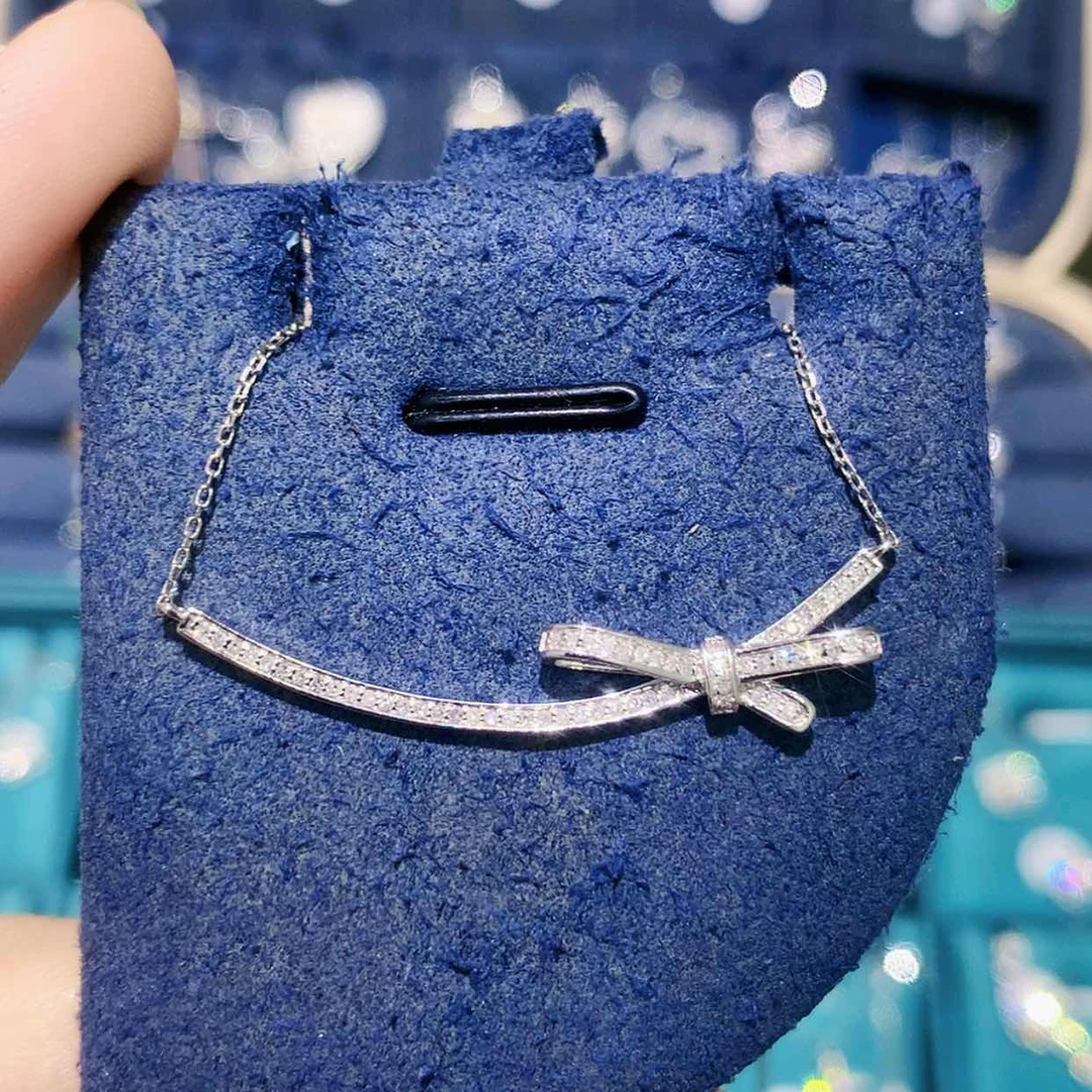 【闪购商品】颈饰18K金镶嵌钻石