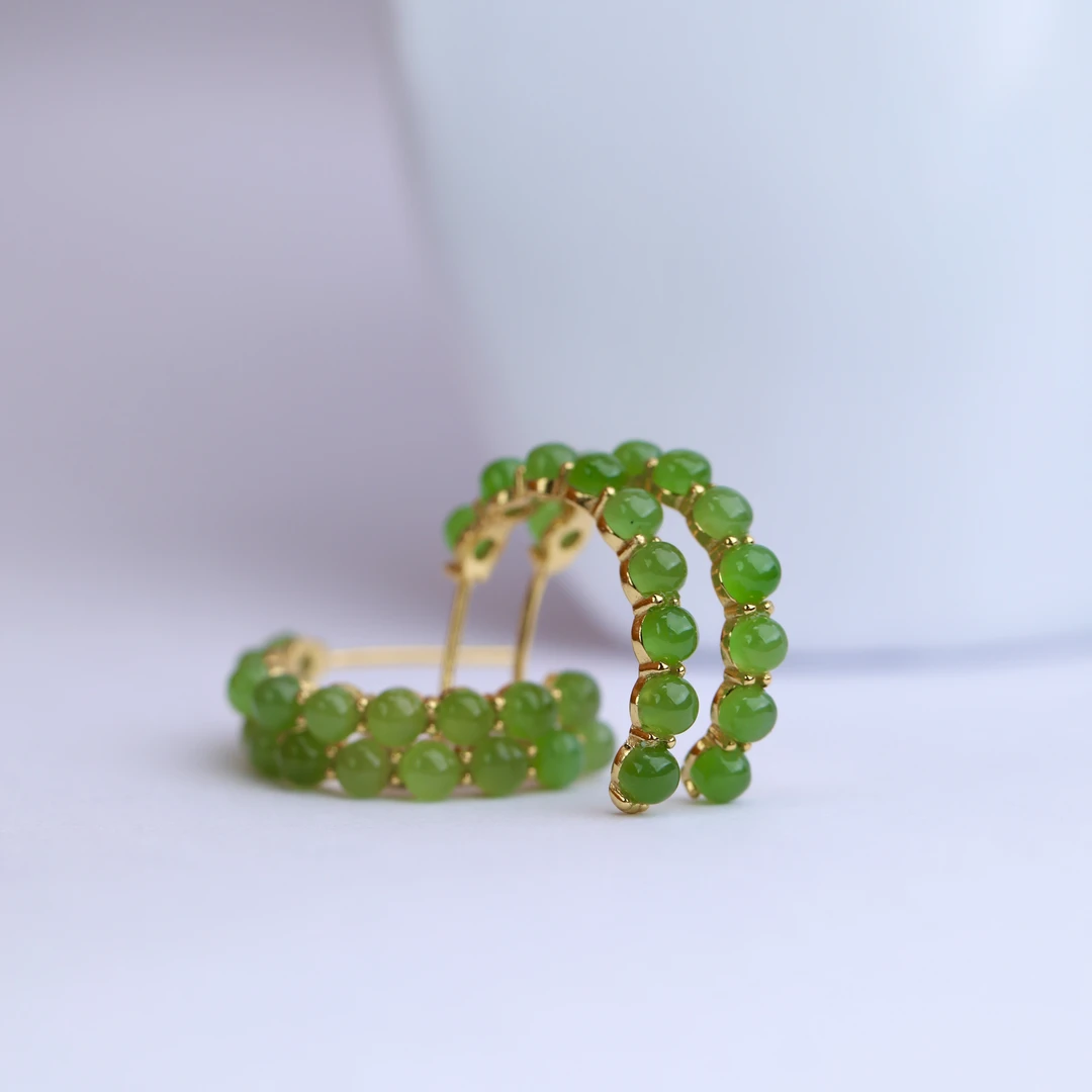 约3mm和田玉碧玉蛋面9粒半圆形S925银耳钉