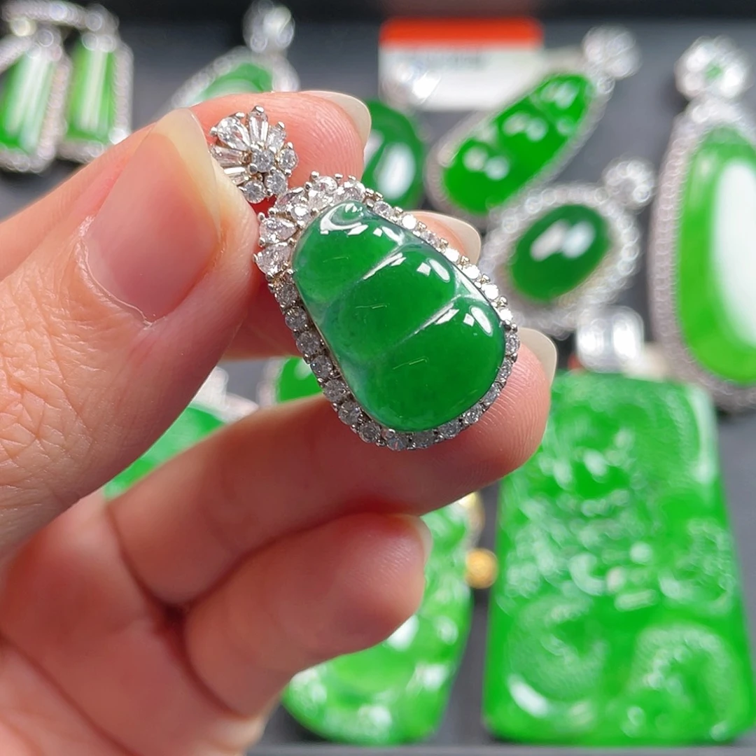 吊坠(不含链)未镶嵌翡翠