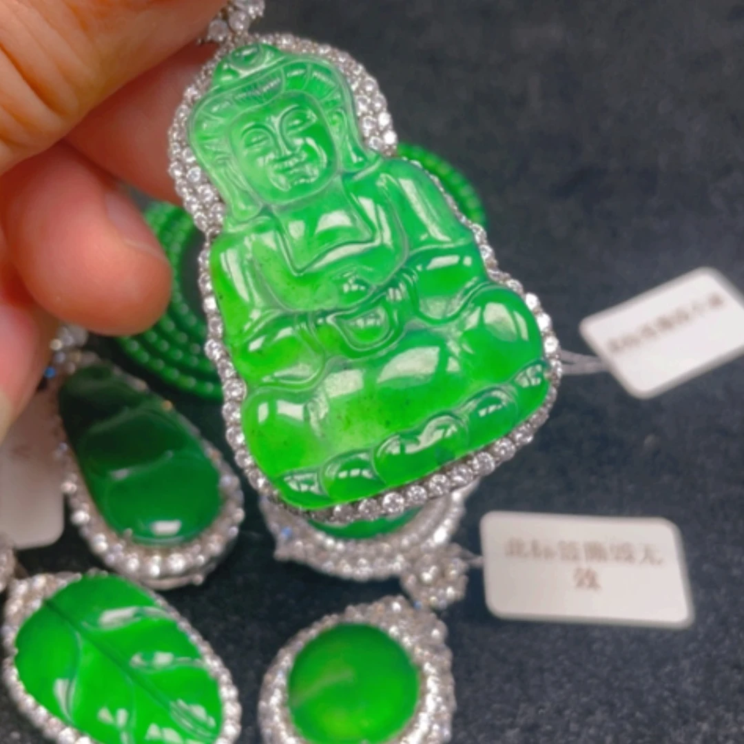 【闪购商品】颈饰银S925镶嵌翡翠吊坠