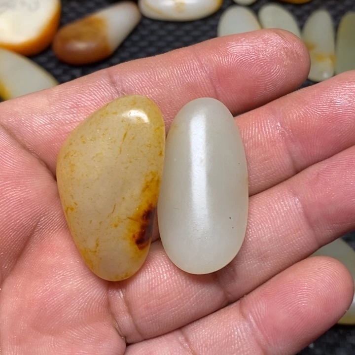 和田玉未镶嵌挂件隔**王