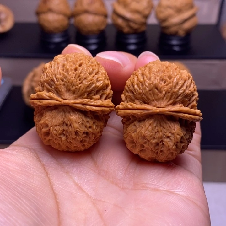 文玩核桃把件粗筋虎头25