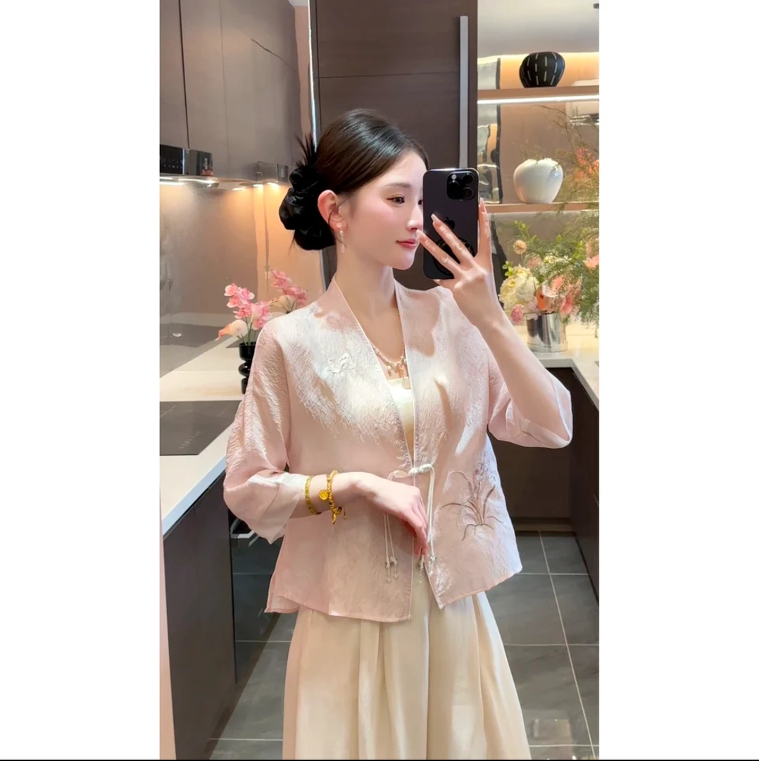 周粥女装铭顺-【白桃】2025新中式刺绣提花盘扣百搭上衣JJC5WT1751