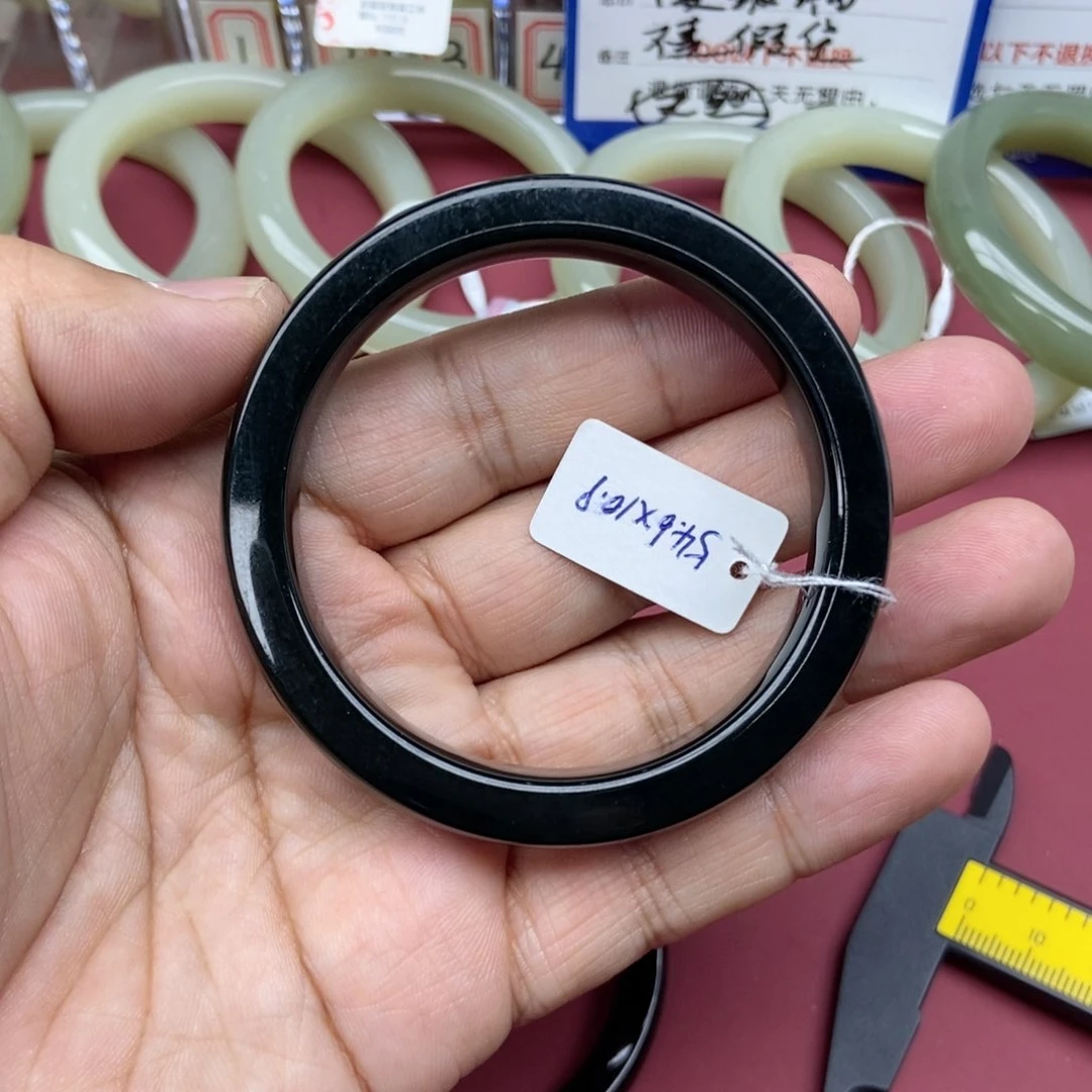 和田玉手镯未镶嵌海****?