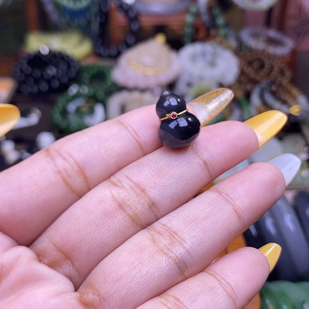 和田玉未镶嵌颈饰浓烟紫老料金镶葫芦