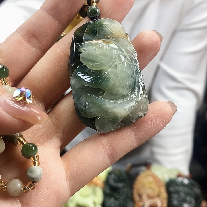 蛇纹石玉吊坠未镶嵌