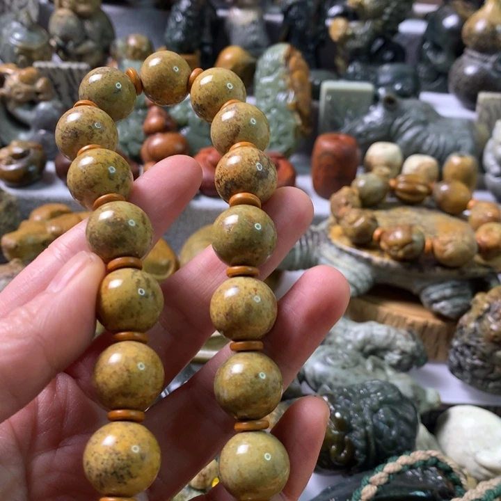 未镶嵌岫岩河磨玉（透闪石质玉）把件