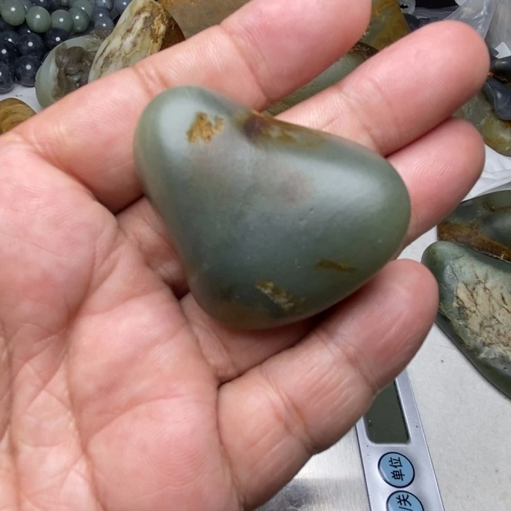 颈饰未镶嵌和田玉（糖玉）