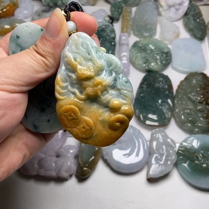 翡翠未镶嵌颈饰龙牌41