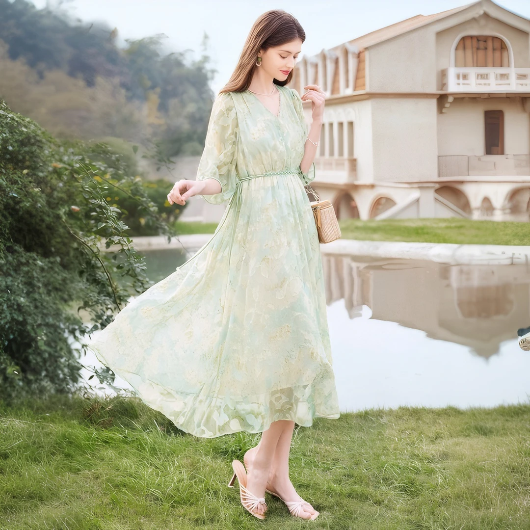 气质显瘦裙子印花波西米亚风复古连衣裙长裙绿色V领2025夏季