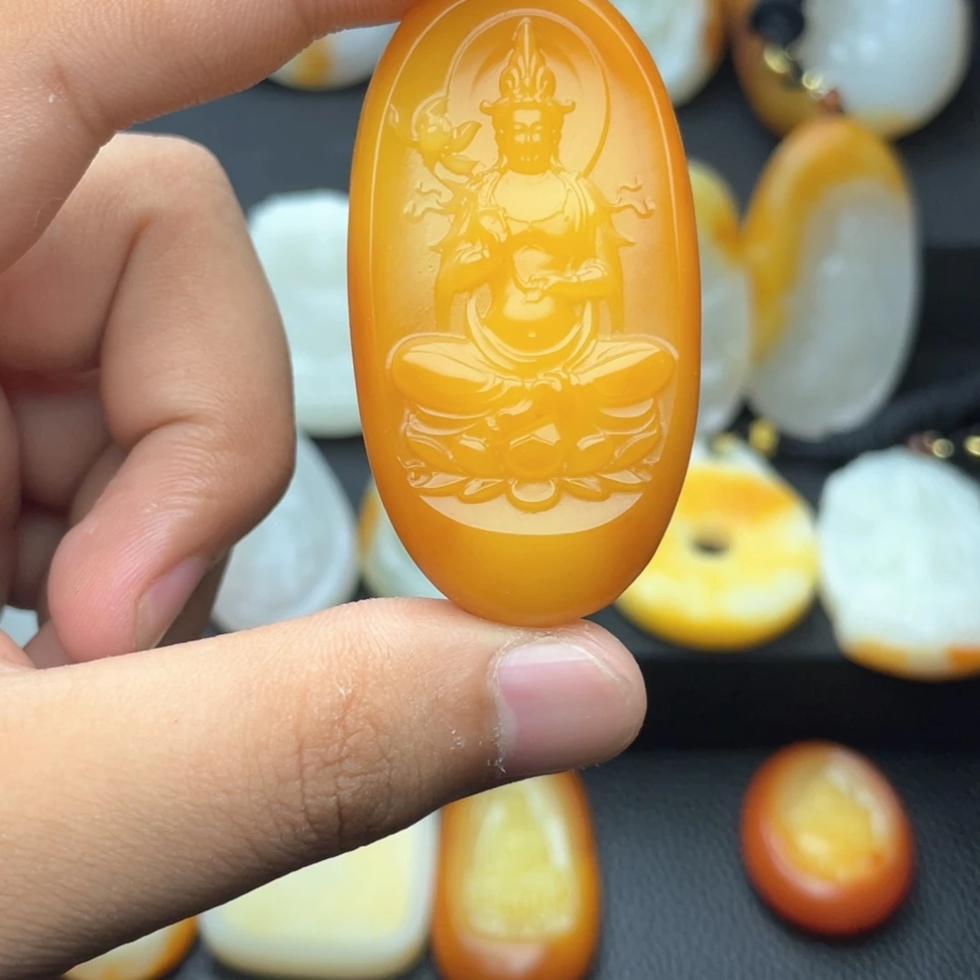 有***心颈饰未镶嵌和田玉
