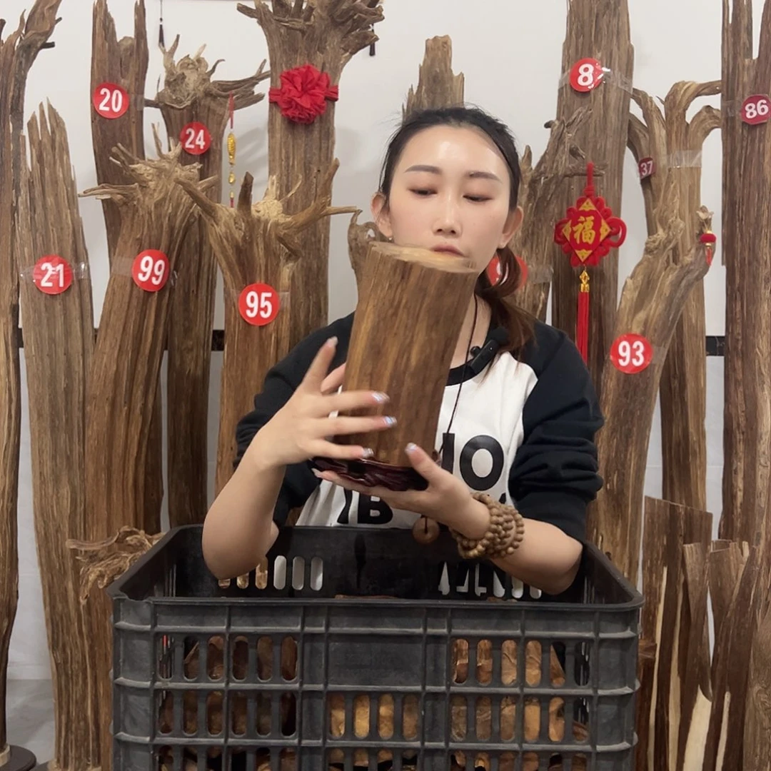 沉香碎屑沉香原材料