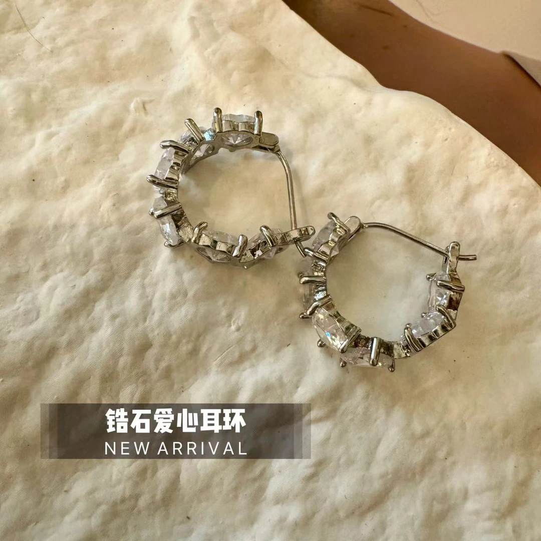 铜合金合成锆石耳饰 ASA. J I E 休闲简约百搭耳钉AAES95