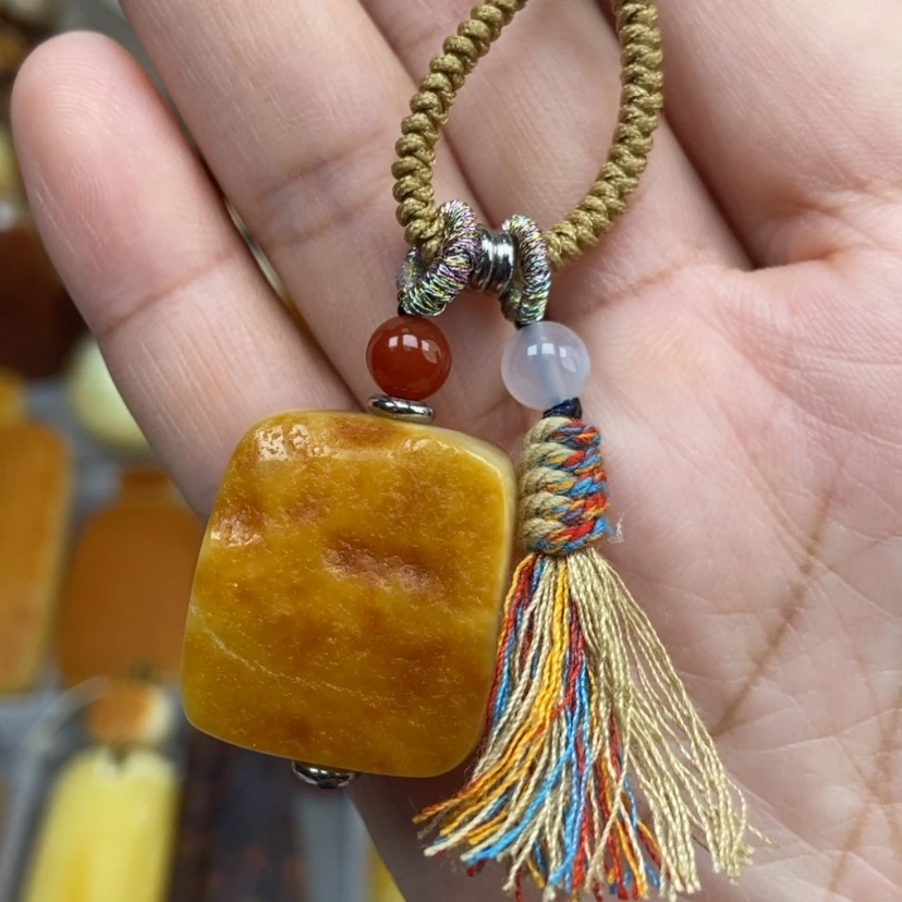 【闪购商品】琥珀颈饰未镶嵌