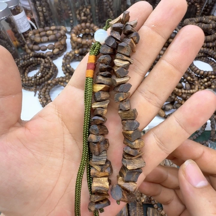 沉香碎屑沉香奇楠沉香乌身圆叶车挂12克