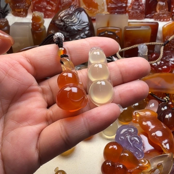 卿***遥玛瑙/玉髓颈饰未镶嵌