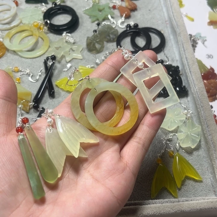 蛇纹石玉合金耳饰