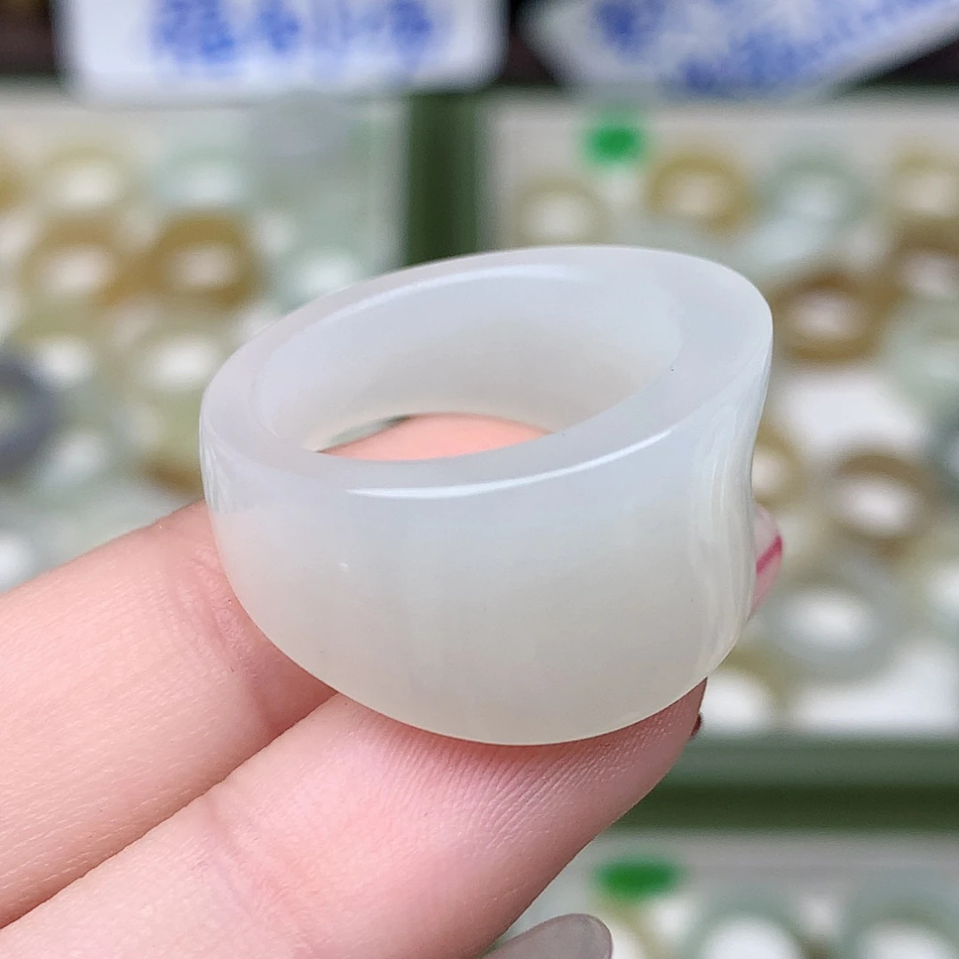 未镶嵌戒指和田玉18
